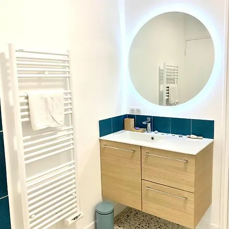 Spacious In The Heart Of Les Pins ! Hébergement de vacances
