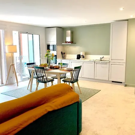 Spacious In The Heart Of Les Pins ! Holiday home *
