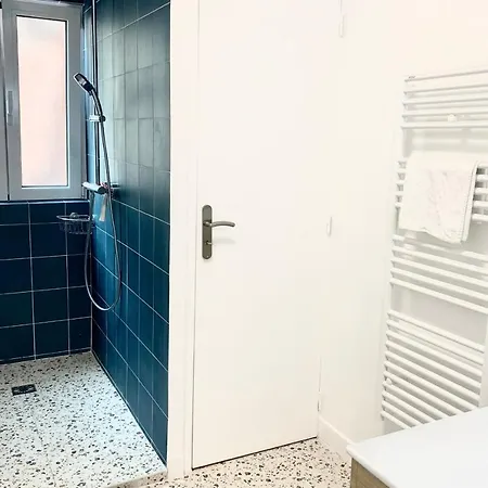 Spacious In The Heart Of Les Pins ! Holiday home *