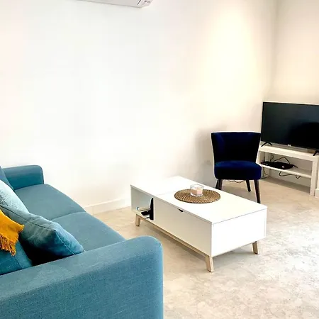 Spacious In The Heart Of Les Pins ! Holiday home