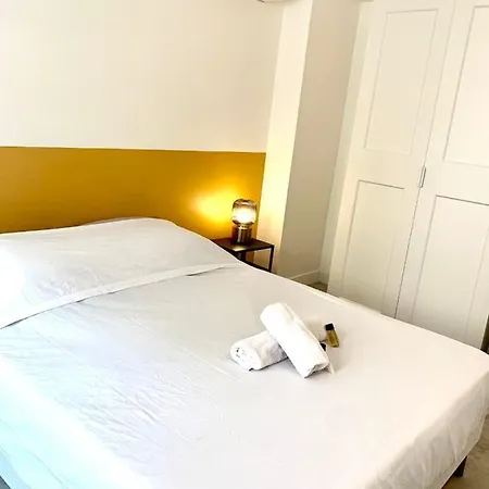 Spacious In The Heart Of Les Pins ! Holiday home *