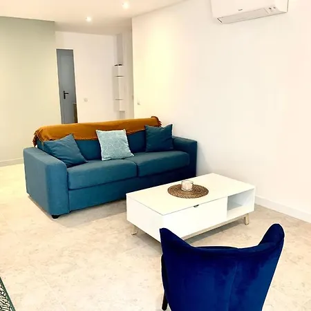 Spacious In The Heart Of Les Pins ! Holiday home