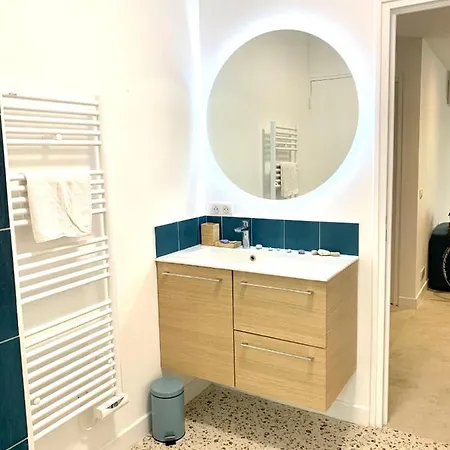 Spacious In The Heart Of Les Pins ! Holiday home
