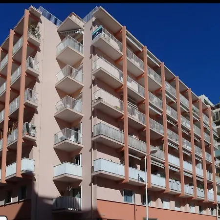 Spacious In The Heart Of Les Pins ! * Juan-les-Pins